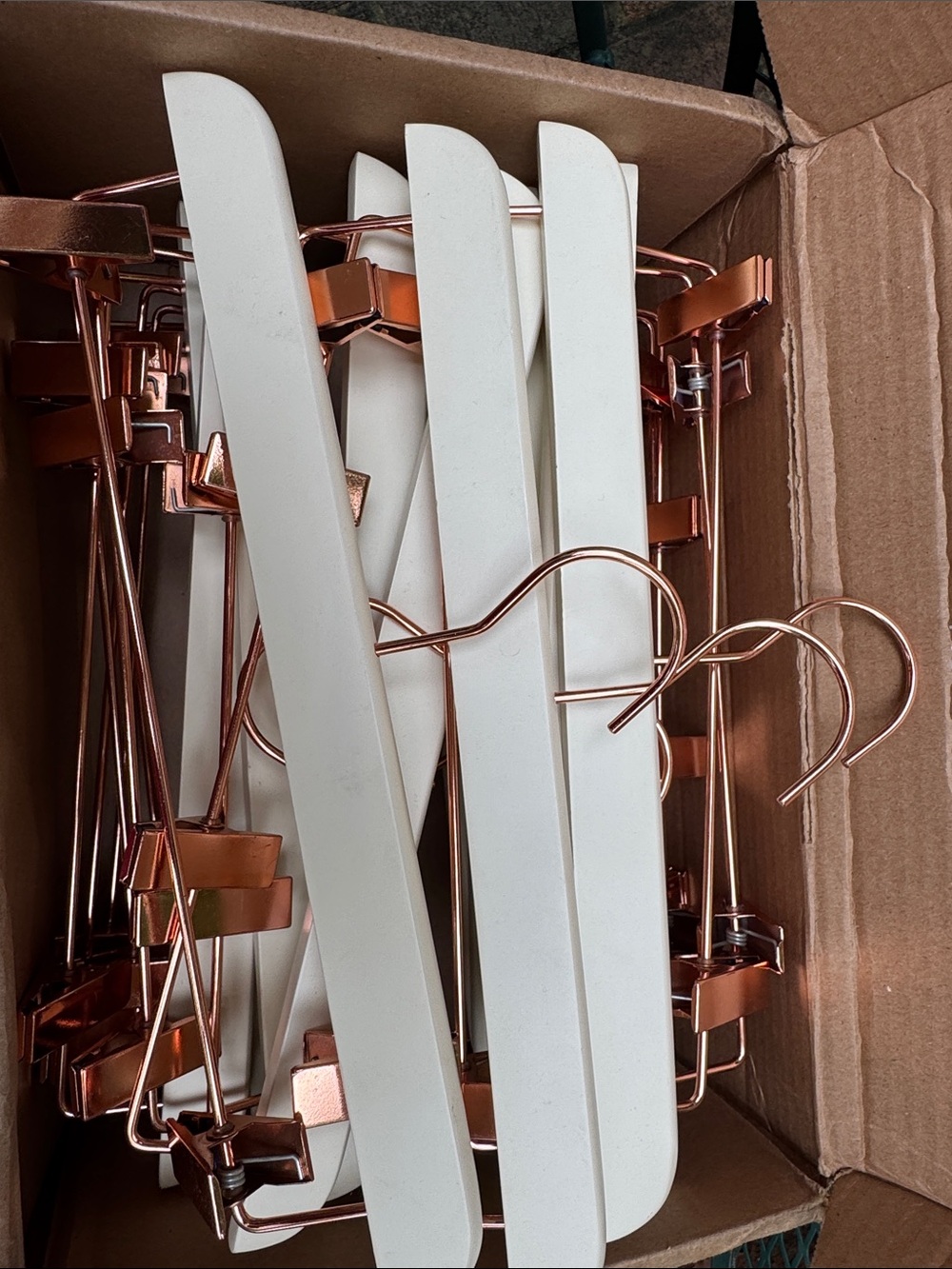 20 White and Rose Gold Clip Hangers for Home Organization